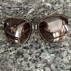 GUCCI SUNGLASSES BROWN…GOOD CONDITION…MISSING GG LOGO ON RIGHT